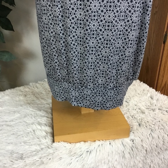 Lane Bryant 14/16  blue  and white geometric patterned short sleeve blou… - Picture 12 of 16